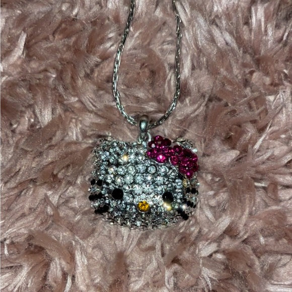 Bling hello Kitty necklace, bow is color red/magenta . Super cute! - Picture 5 of 5